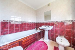 Ensuite Bathroom- click for photo gallery